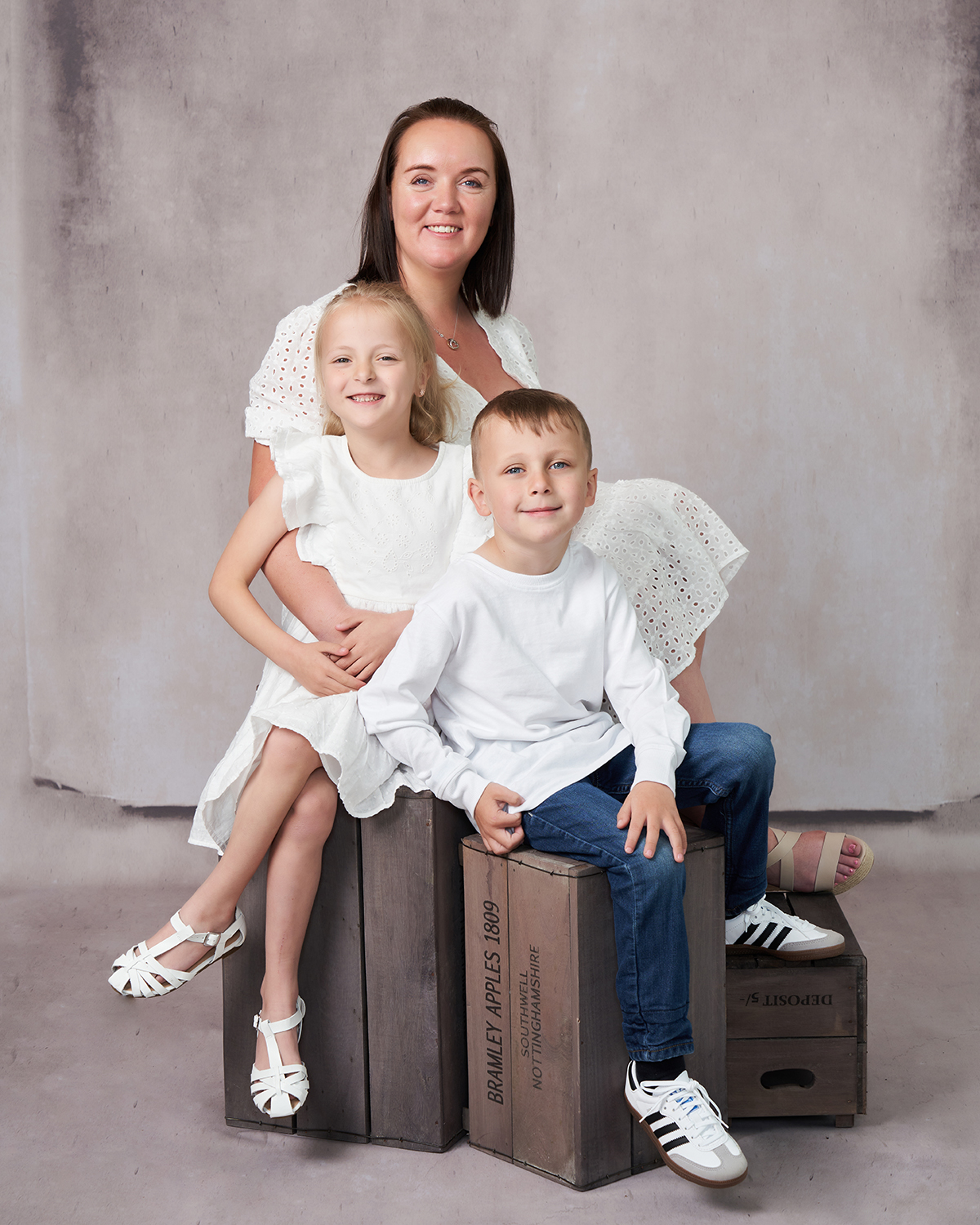 Debbie Stevenson, professional newborn and family photographer in Dundee, Scotland